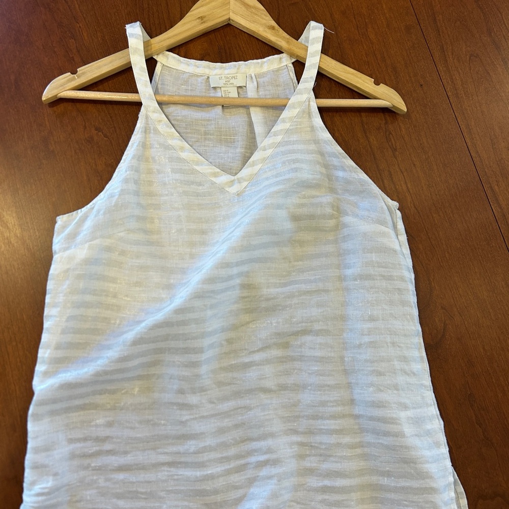 Women's White Sleeveless Top